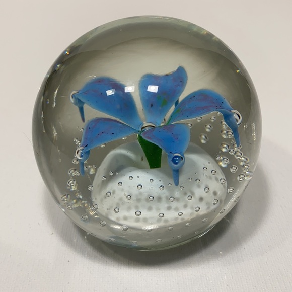 Wheaton Village Tony DePalma flower paperweight. - Picture 4 of 8